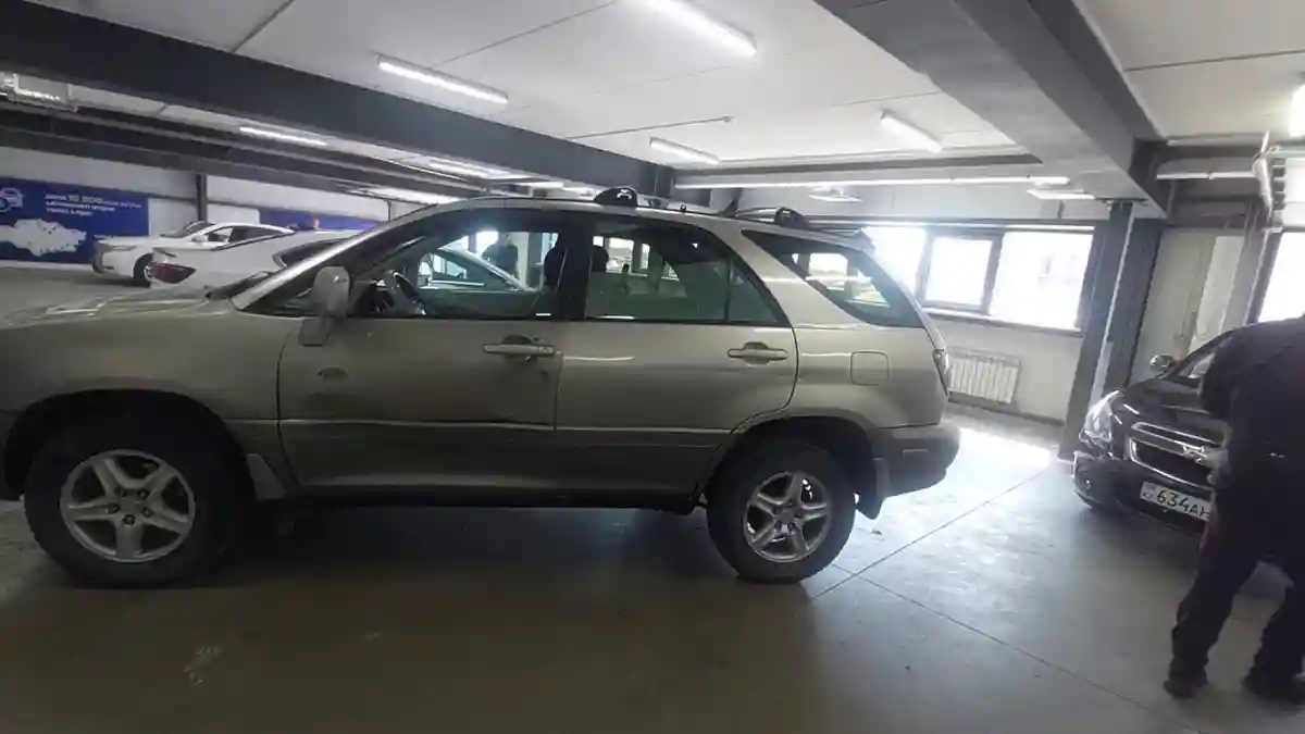 Lexus RX 1998 года за 3 000 000 тг. в Астана