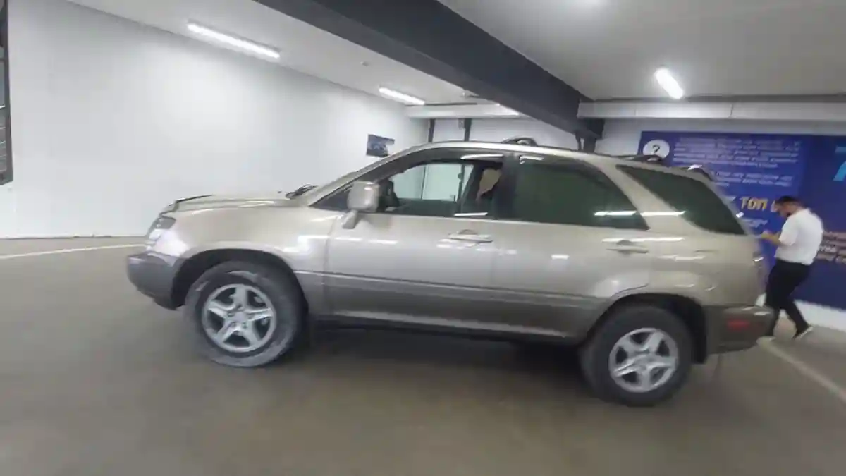 Lexus RX 1999 года за 100 000 тг. в Астана
