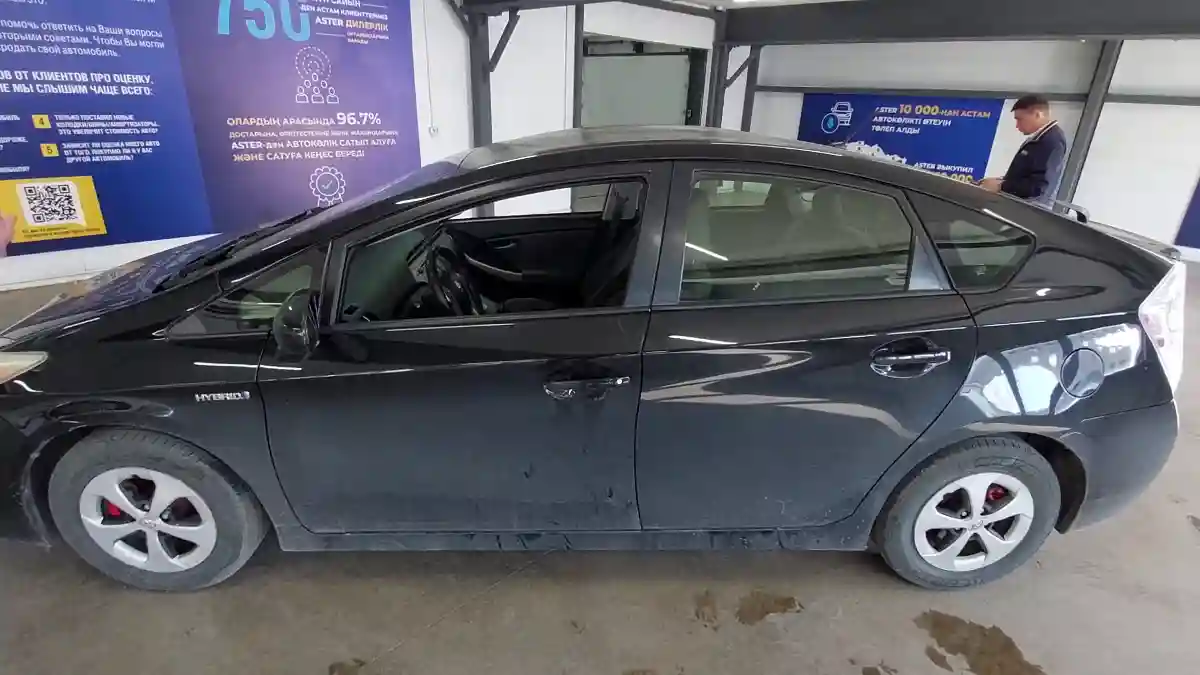 Toyota Prius 2012 года за 7 500 000 тг. в Астана