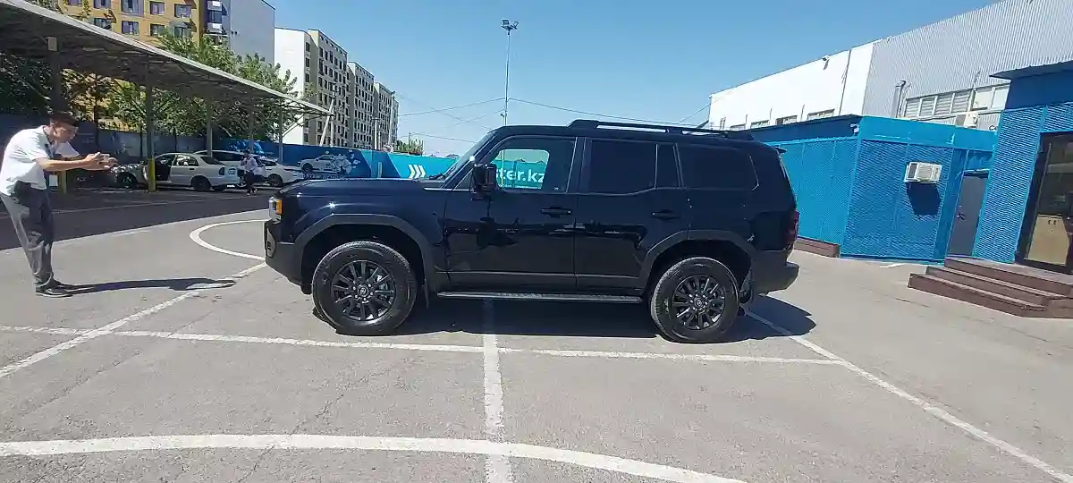 Toyota Land Cruiser Prado 2024 года за 32 000 000 тг. в Алматы