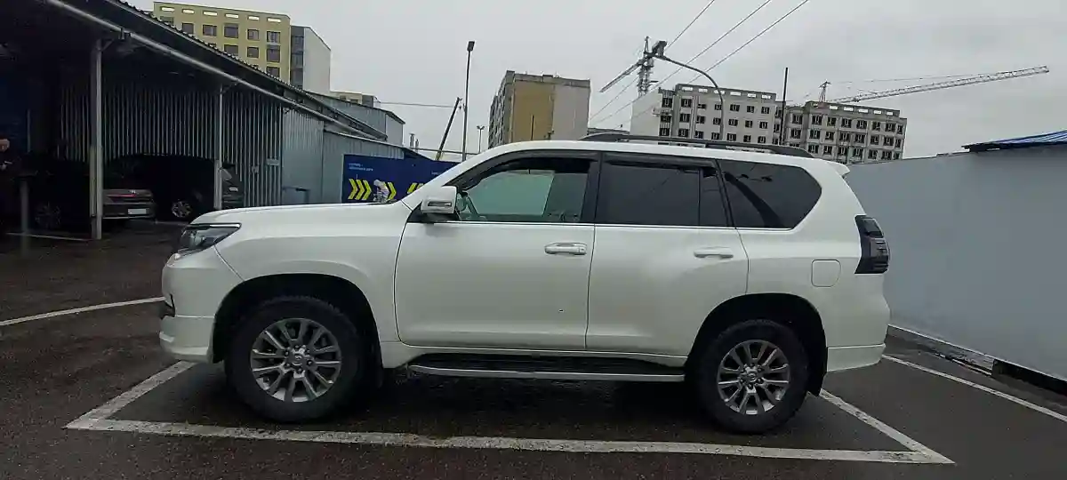 Toyota Land Cruiser Prado 2019 года за 22 000 000 тг. в Алматы