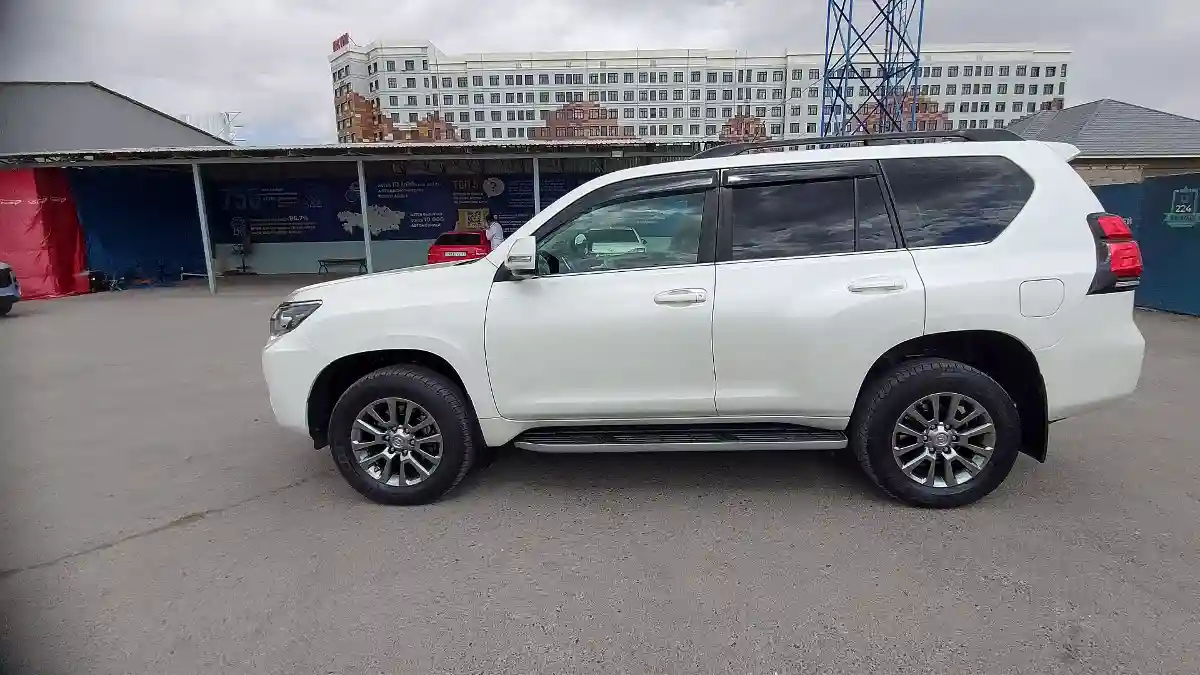 Toyota Land Cruiser Prado 2018 года за 25 000 000 тг. в Шымкент