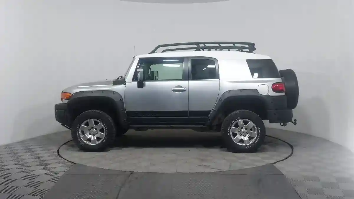 Toyota FJ Cruiser 2006 года за 10 250 000 тг. в Астана