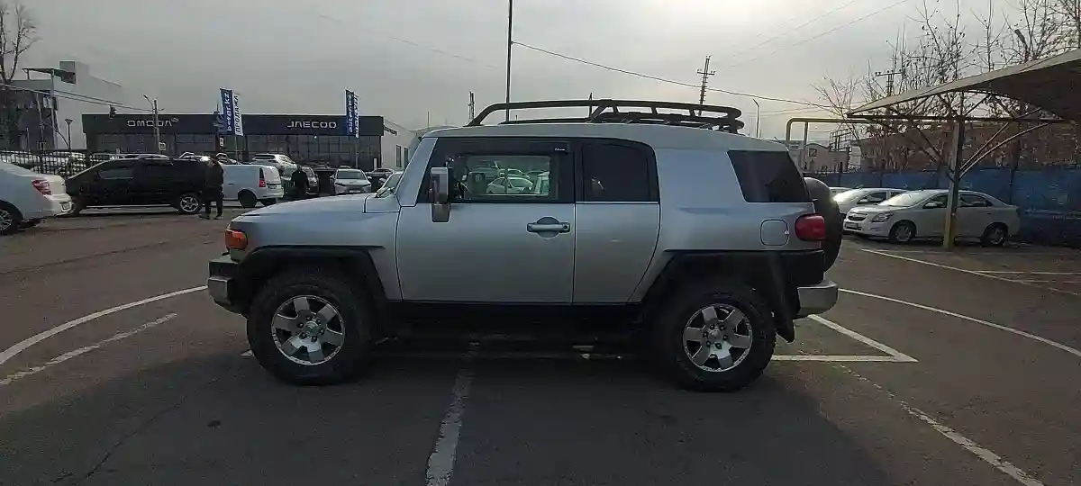 Toyota FJ Cruiser 2006 года за 15 000 000 тг. в Алматы