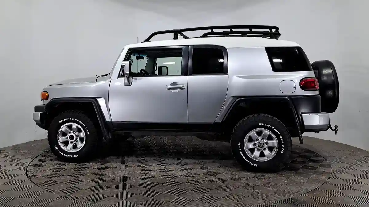 Toyota FJ Cruiser 2006 года за 9 390 000 тг. в Астана