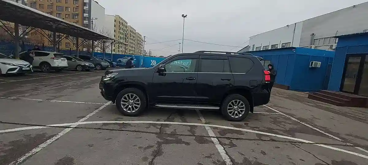Toyota Land Cruiser Prado 2018 года за 28 500 000 тг. в Алматы
