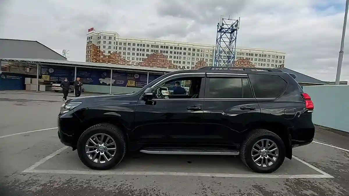 Toyota Land Cruiser Prado 2018 года за 30 000 000 тг. в Шымкент