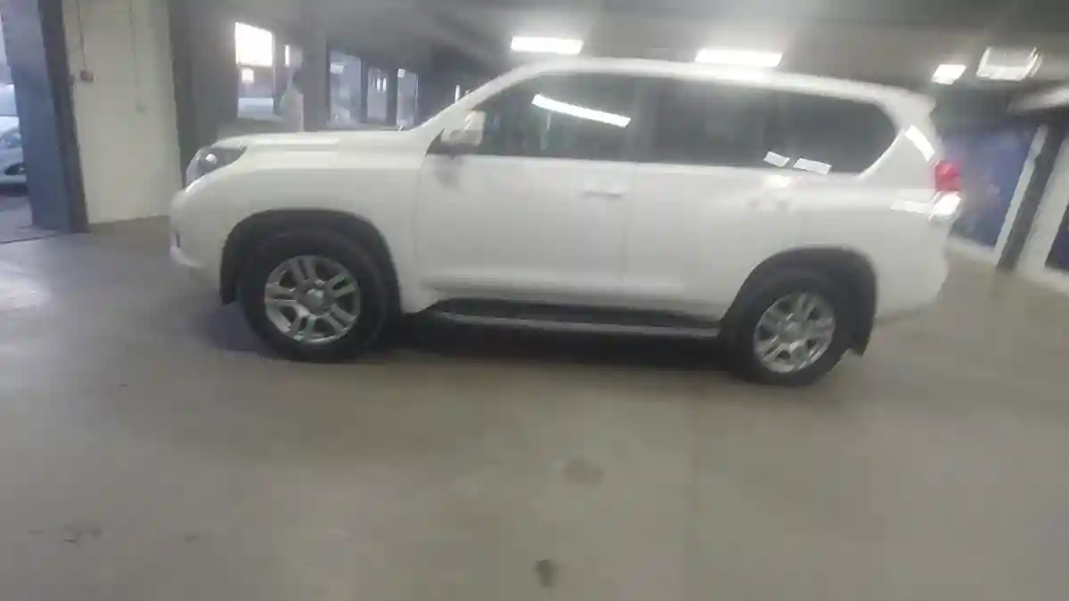 Toyota Land Cruiser Prado 2013 года за 19 200 000 тг. в Астана