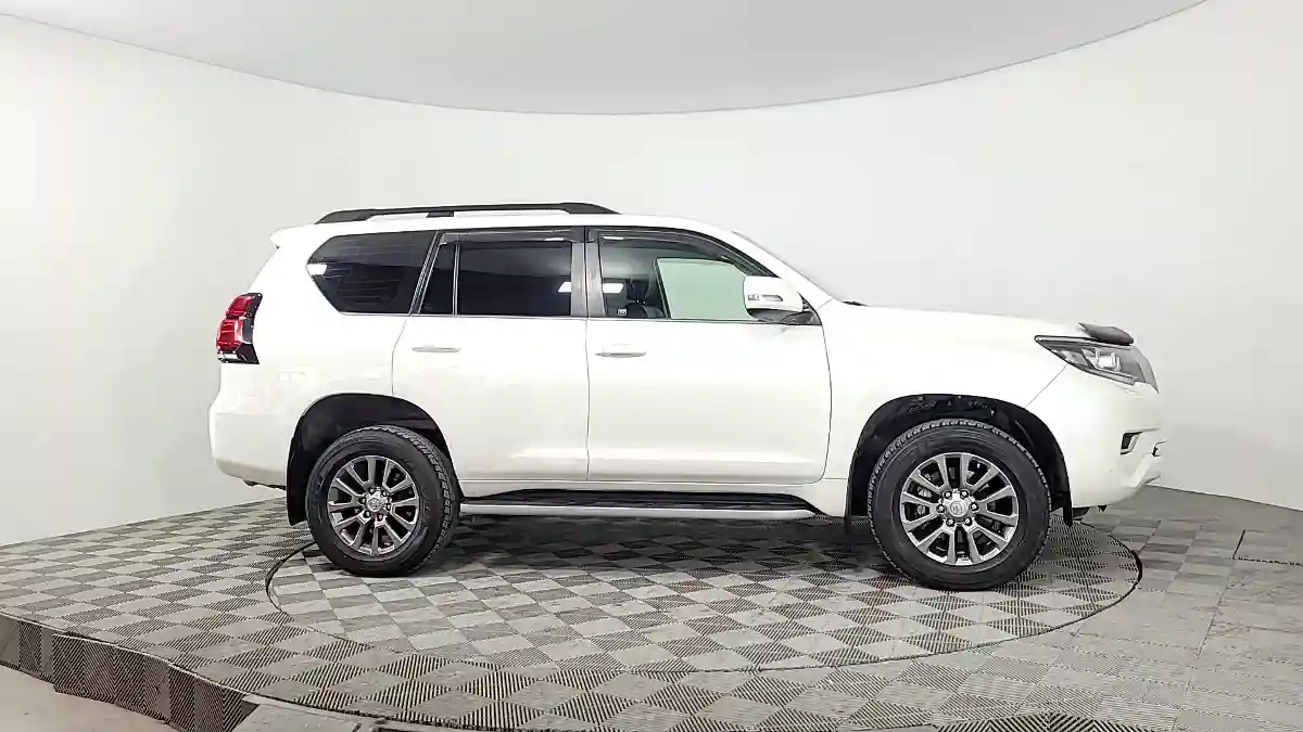 Toyota Land Cruiser Prado 2018 года за 27 000 000 тг. в Караганда