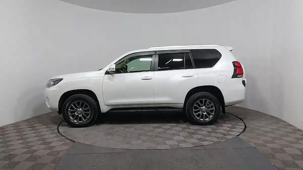 Toyota Land Cruiser Prado 2020 года за 28 000 000 тг. в Астана