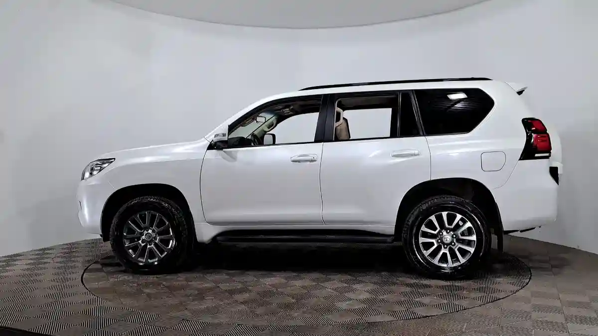 Toyota Land Cruiser Prado 2021 года за 29 480 000 тг. в Астана