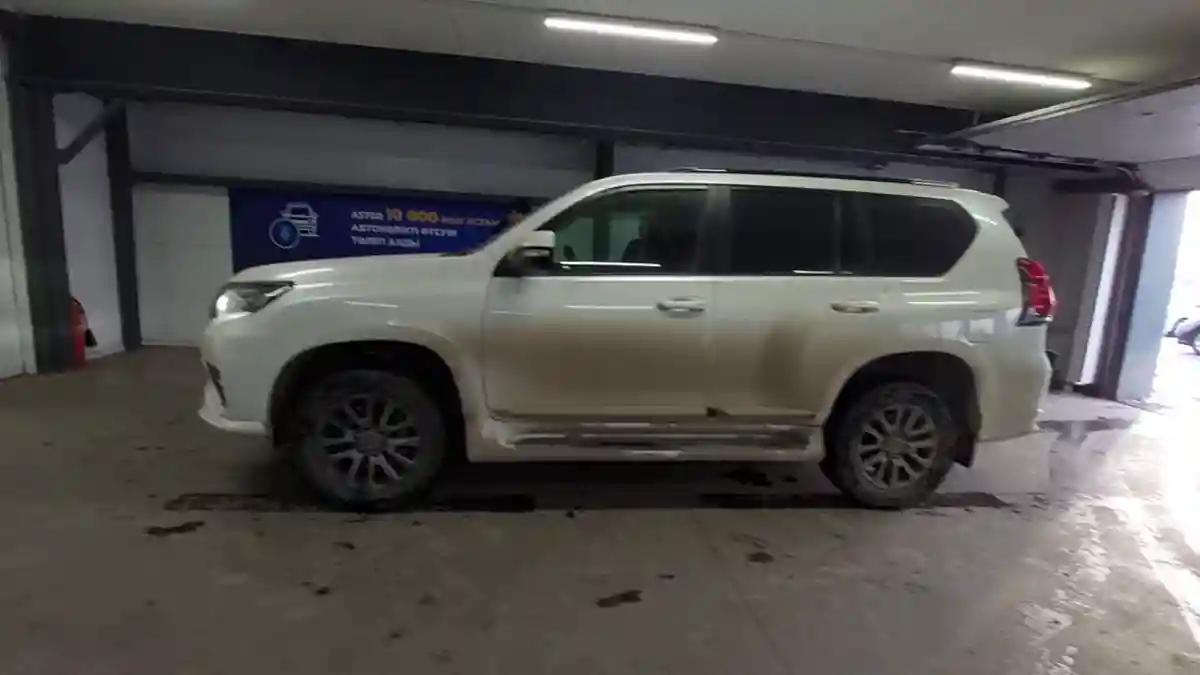 Toyota Land Cruiser Prado 2022 года за 35 000 000 тг. в Астана