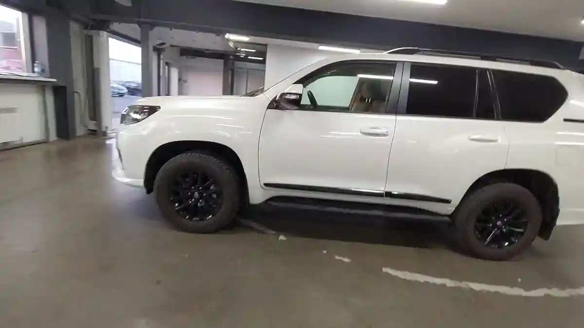 Toyota Land Cruiser Prado 2022 года за 45 000 000 тг. в Астана
