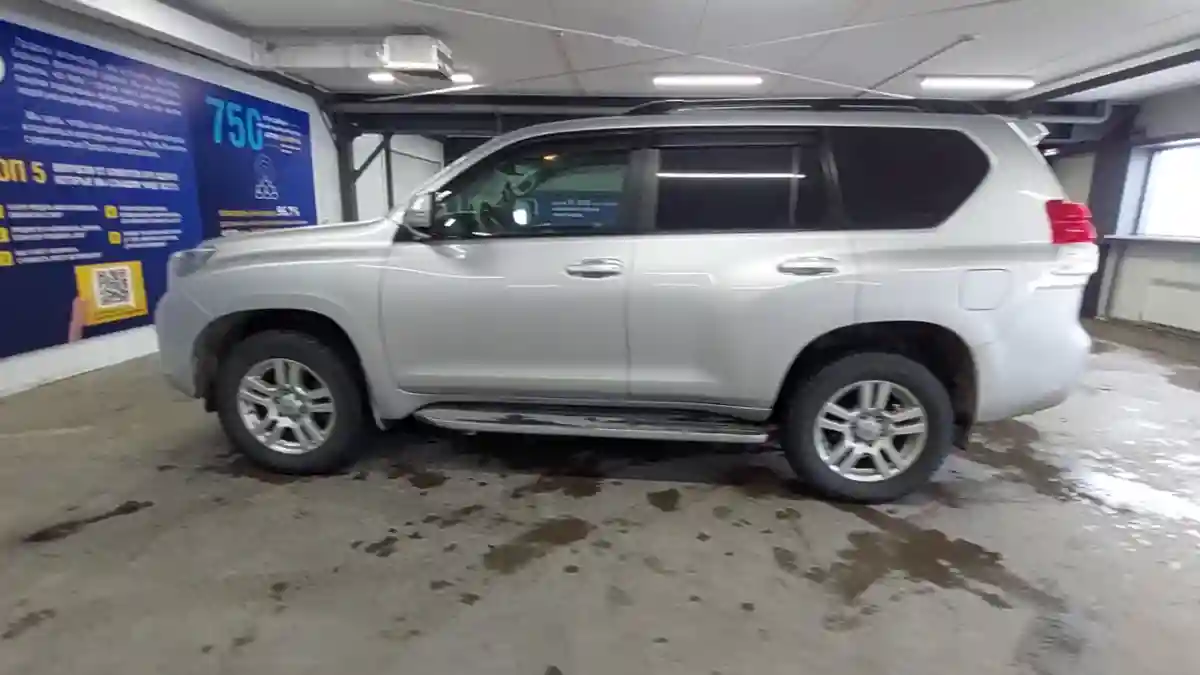 Toyota Land Cruiser Prado 2011 года за 16 800 000 тг. в Астана