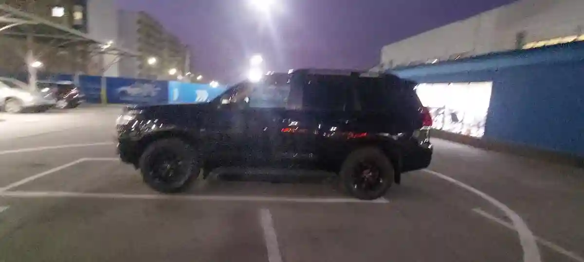 Toyota Land Cruiser Prado 2022 года за 33 000 000 тг. в Алматы