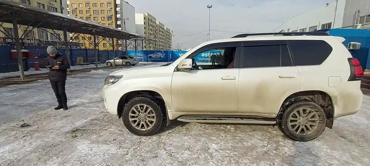 Toyota Land Cruiser Prado 2019 года за 27 500 000 тг. в Алматы