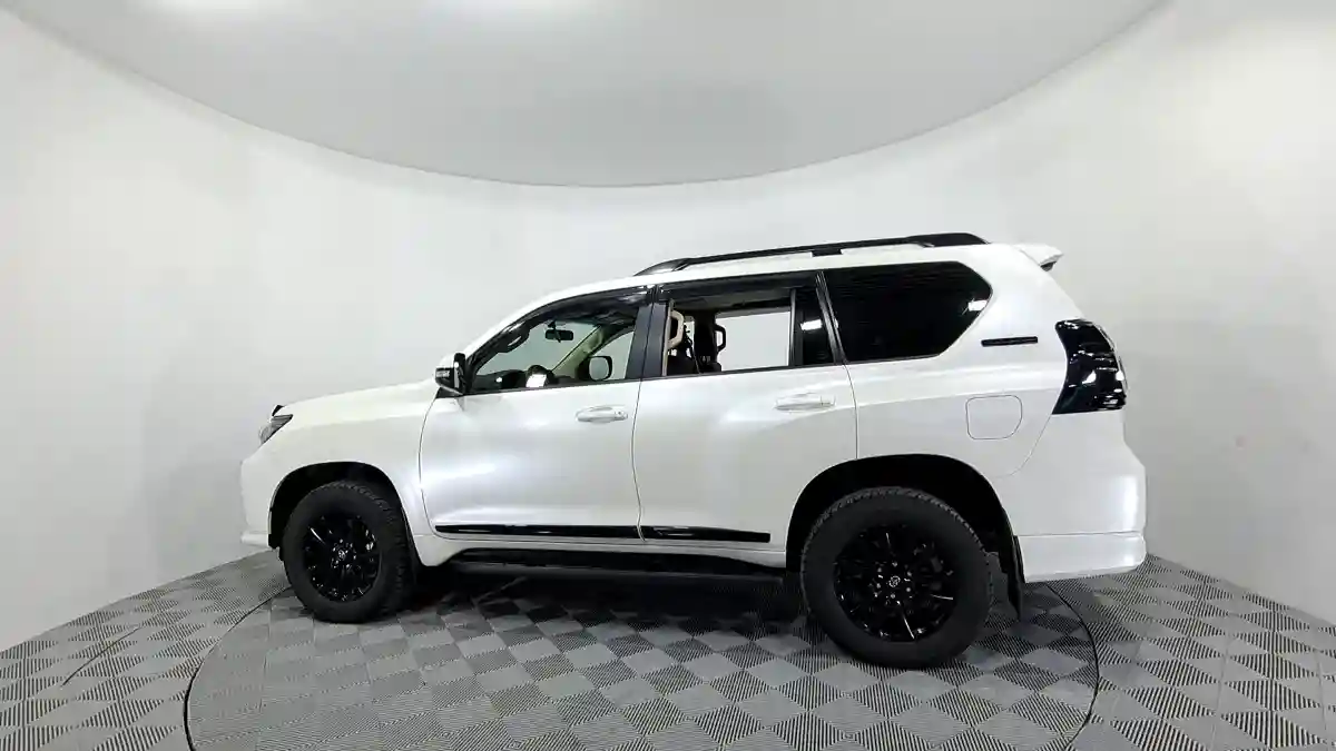 Toyota Land Cruiser Prado 2022 года за 31 100 000 тг. в Астана