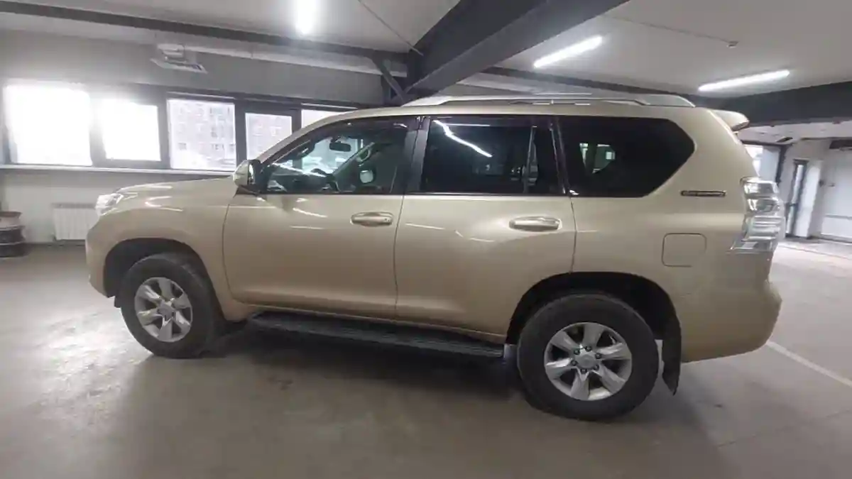 Toyota Land Cruiser Prado 2011 года за 15 700 000 тг. в Астана