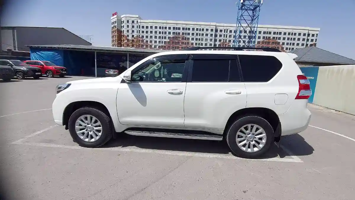 Toyota Land Cruiser Prado 2017 года за 25 000 000 тг. в Шымкент