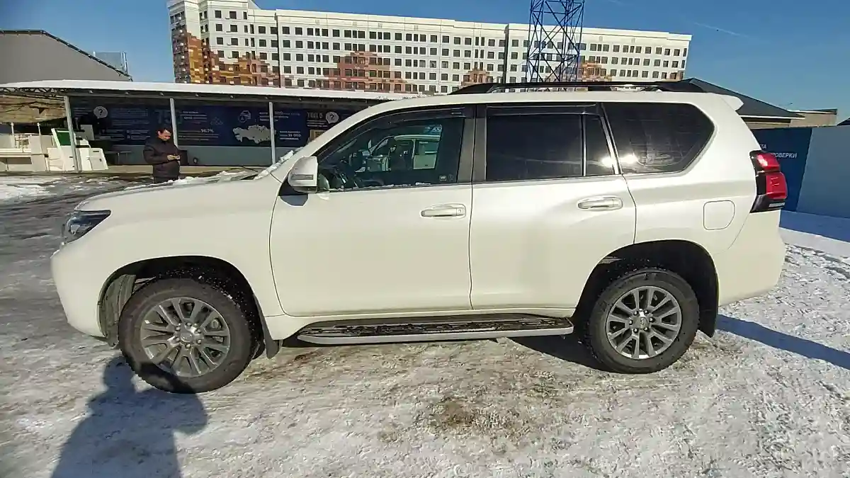 Toyota Land Cruiser Prado 2017 года за 29 000 000 тг. в Шымкент