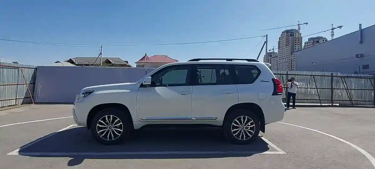 Toyota Land Cruiser Prado 2022 года за 38 500 000 тг. в Шымкент