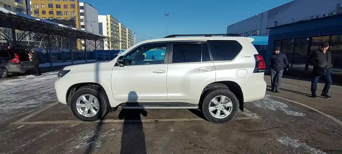 Toyota Land Cruiser Prado 2022 года за 40 000 000 тг. в Алматы