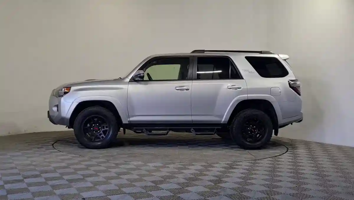 Toyota 4Runner 2018 года за 18 990 000 тг. в Алматы