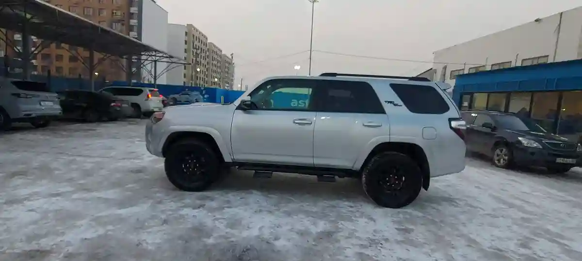 Toyota 4Runner 2019 года за 23 000 000 тг. в Алматы