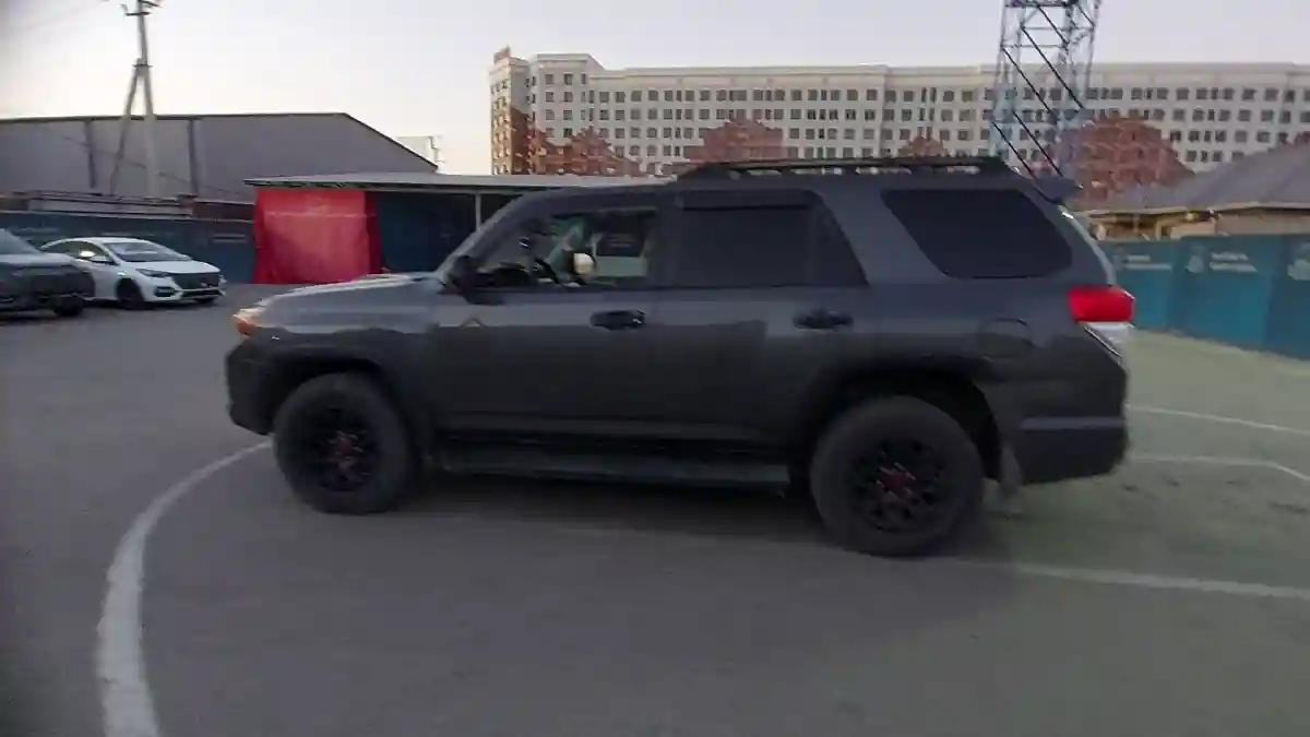 Toyota 4Runner 2010 года за 14 000 000 тг. в Шымкент