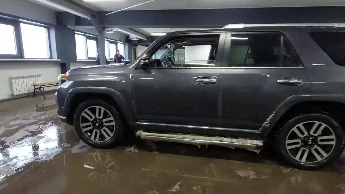 Toyota 4Runner 2020 года за 24 000 000 тг. в Астана