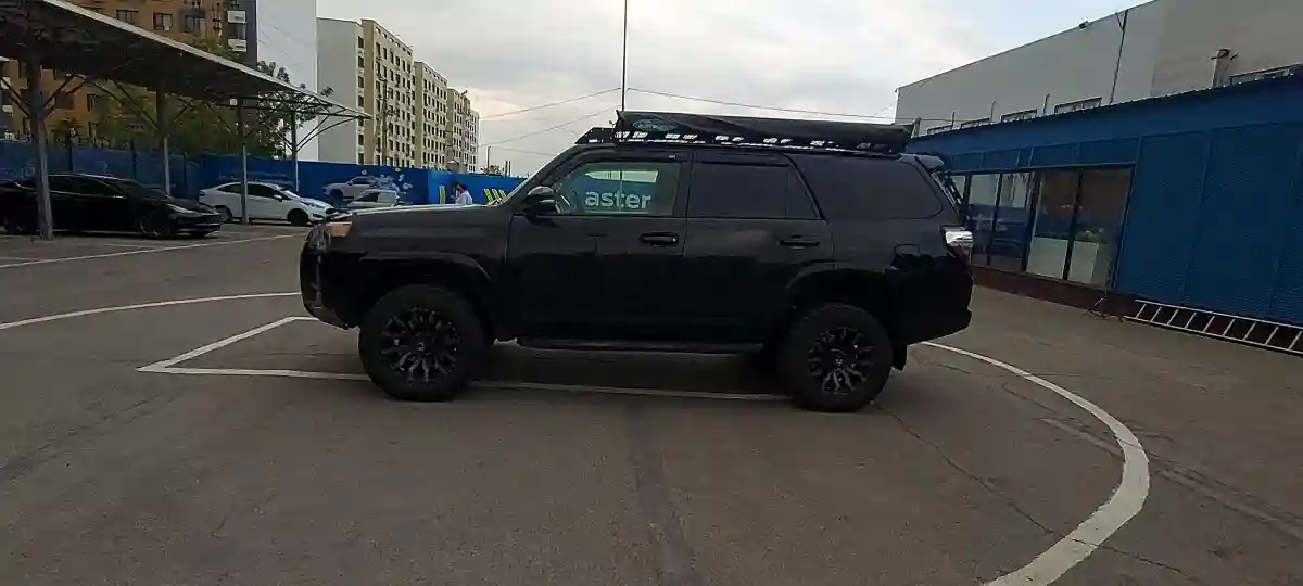 Toyota 4Runner 2017 года за 22 000 000 тг. в Алматы