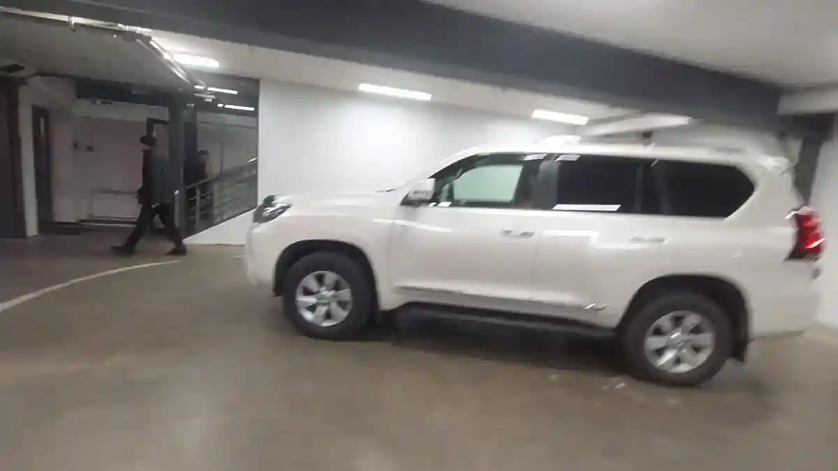 Toyota Land Cruiser Prado 2022 года за 35 000 000 тг. в Астана