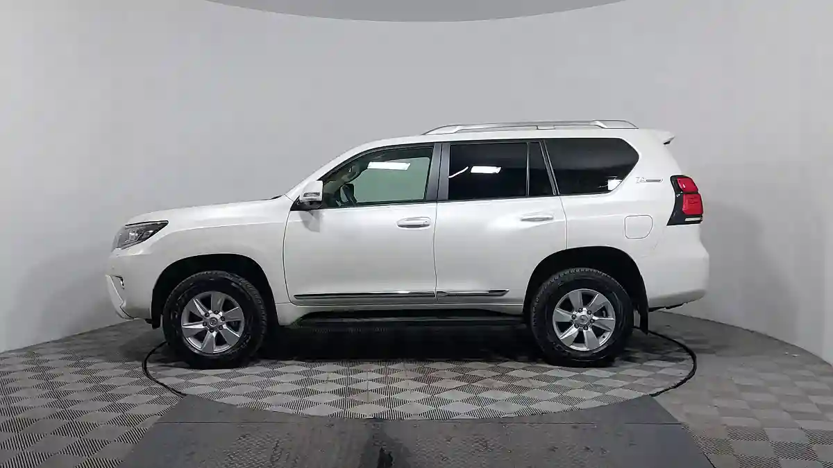 Toyota Land Cruiser Prado 2022 года за 28 110 000 тг. в Астана