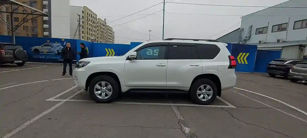 Toyota Land Cruiser Prado 2022 года за 32 000 000 тг. в Алматы