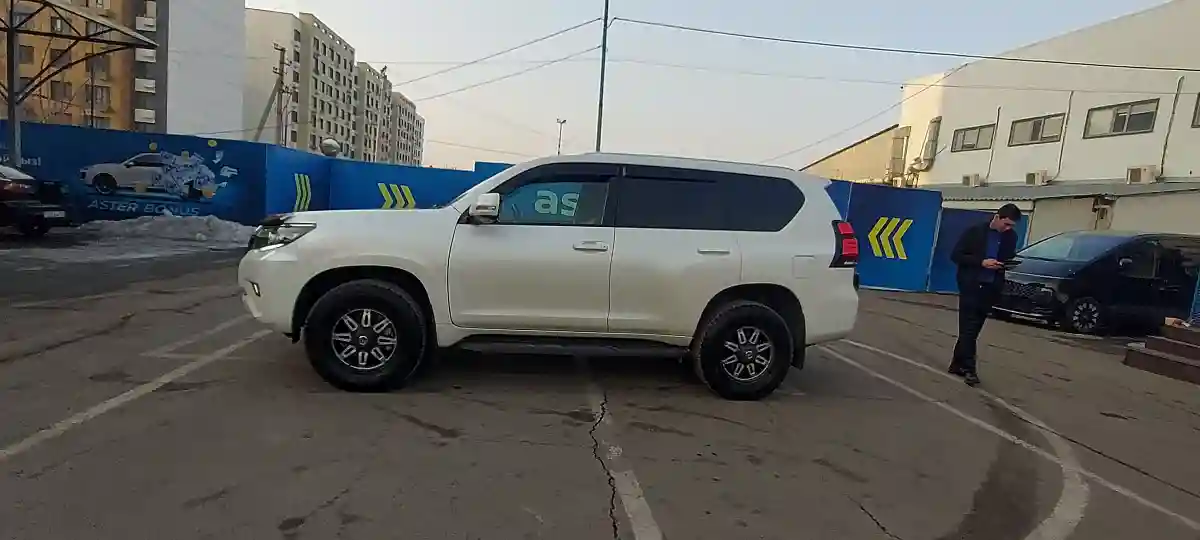 Toyota Land Cruiser Prado 2021 года за 32 000 000 тг. в Алматы