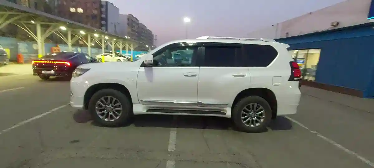 Toyota Land Cruiser Prado 2021 года за 33 000 000 тг. в Алматы