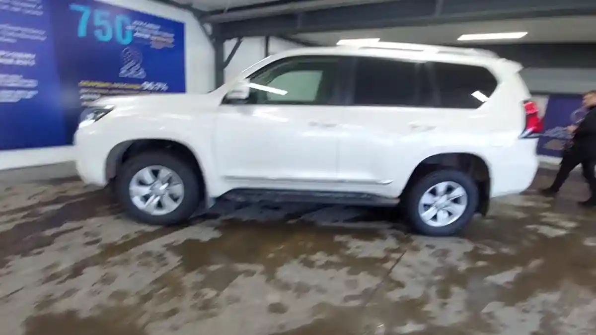 Toyota Land Cruiser Prado 2022 года за 36 000 000 тг. в Астана