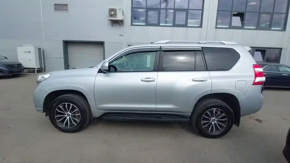 Toyota Land Cruiser Prado 2017 года за 25 000 000 тг. в Астана
