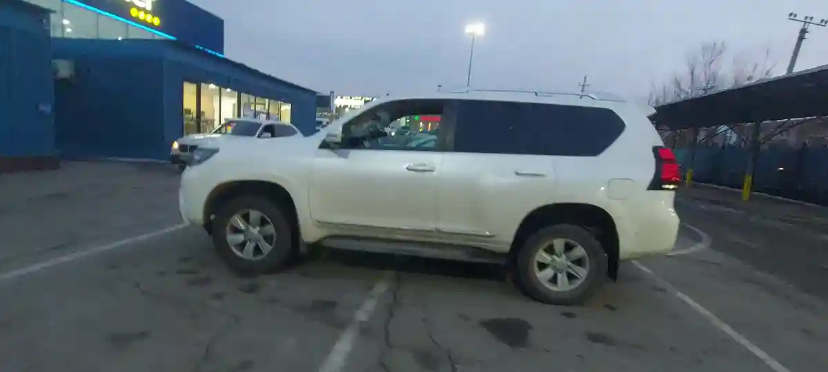 Toyota Land Cruiser Prado 2022 года за 32 000 000 тг. в Алматы