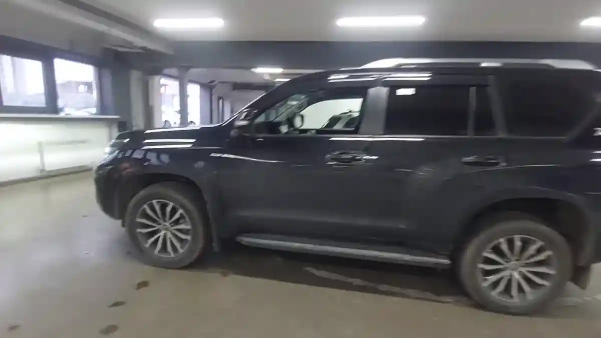 Toyota Land Cruiser Prado 2022 года за 35 000 000 тг. в Астана