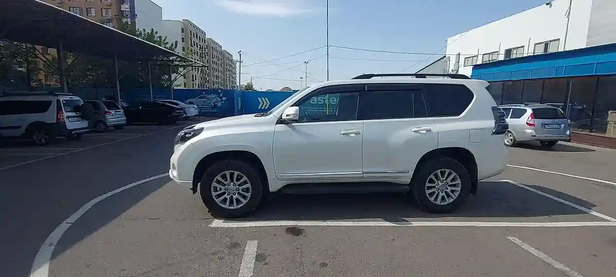 Toyota Land Cruiser Prado 2017 года за 21 000 000 тг. в Алматы