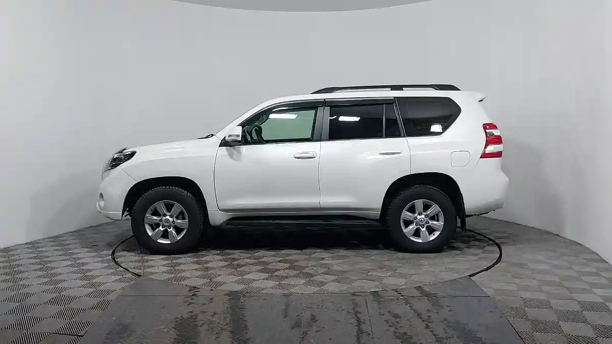 Toyota Land Cruiser Prado 2016 года за 15 990 000 тг. в Астана