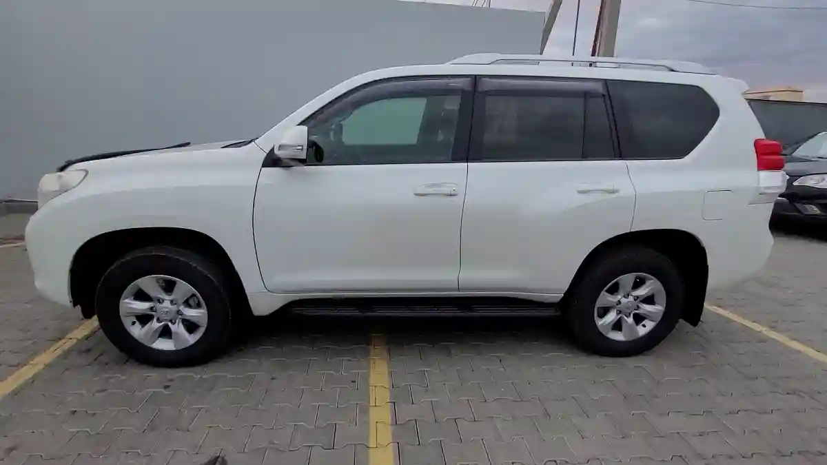 Toyota Land Cruiser Prado 2011 года за 15 500 000 тг. в Кокшетау