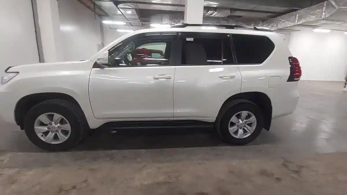 Toyota Land Cruiser Prado 2020 года за 25 000 000 тг. в Астана