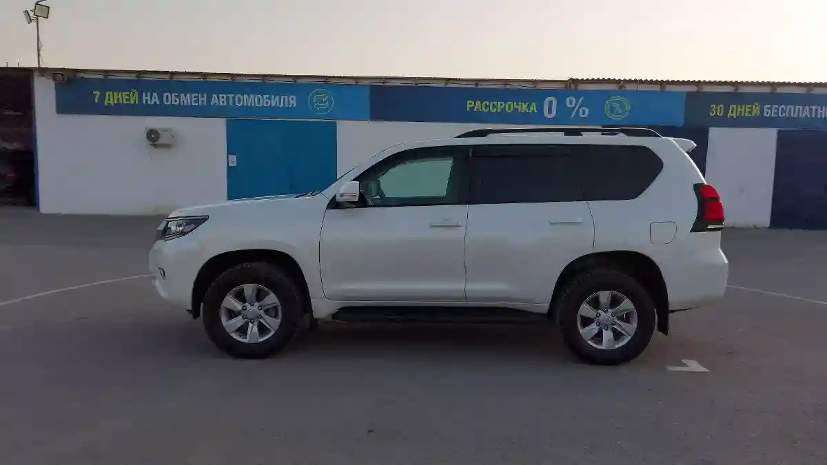 Toyota Land Cruiser Prado 2018 года за 21 250 000 тг. в Актау