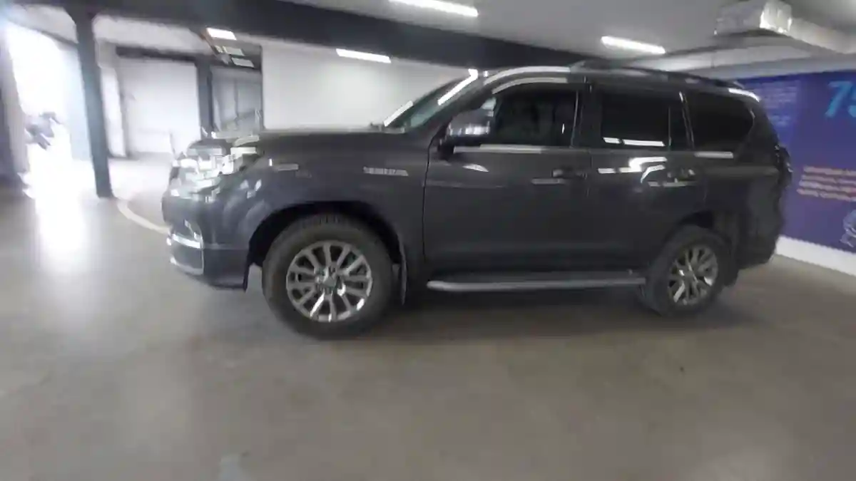 Toyota Land Cruiser Prado 2018 года за 23 000 000 тг. в Астана