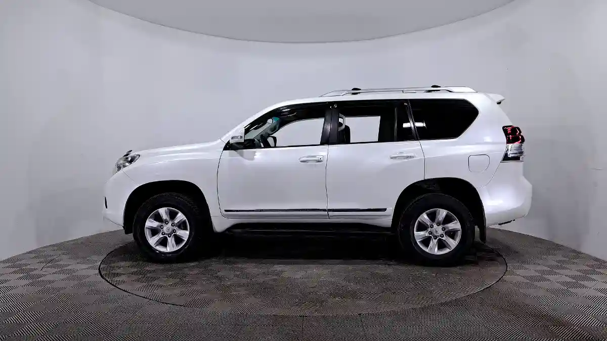 Toyota Land Cruiser Prado 2013 года за 15 700 000 тг. в Астана