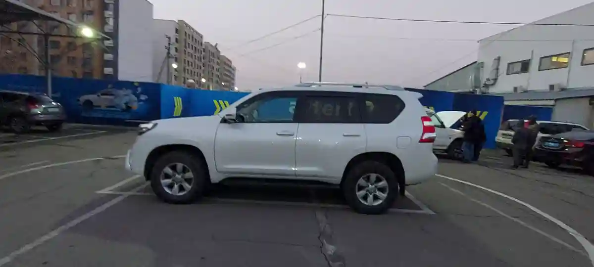 Toyota Land Cruiser Prado 2013 года за 16 000 000 тг. в Алматы