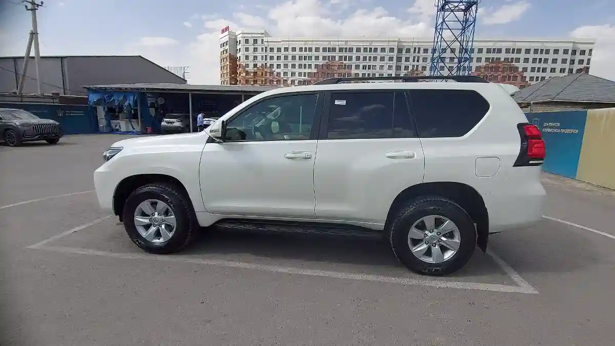 Toyota Land Cruiser Prado 2023 года за 30 000 000 тг. в Шымкент