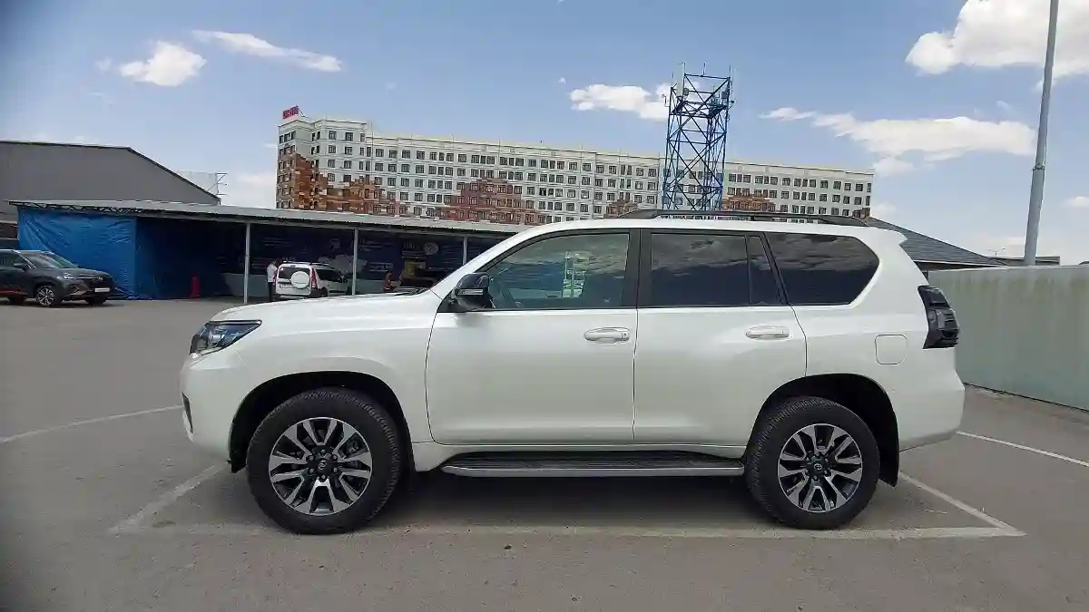 Toyota Land Cruiser Prado 2022 года за 32 000 000 тг. в Шымкент